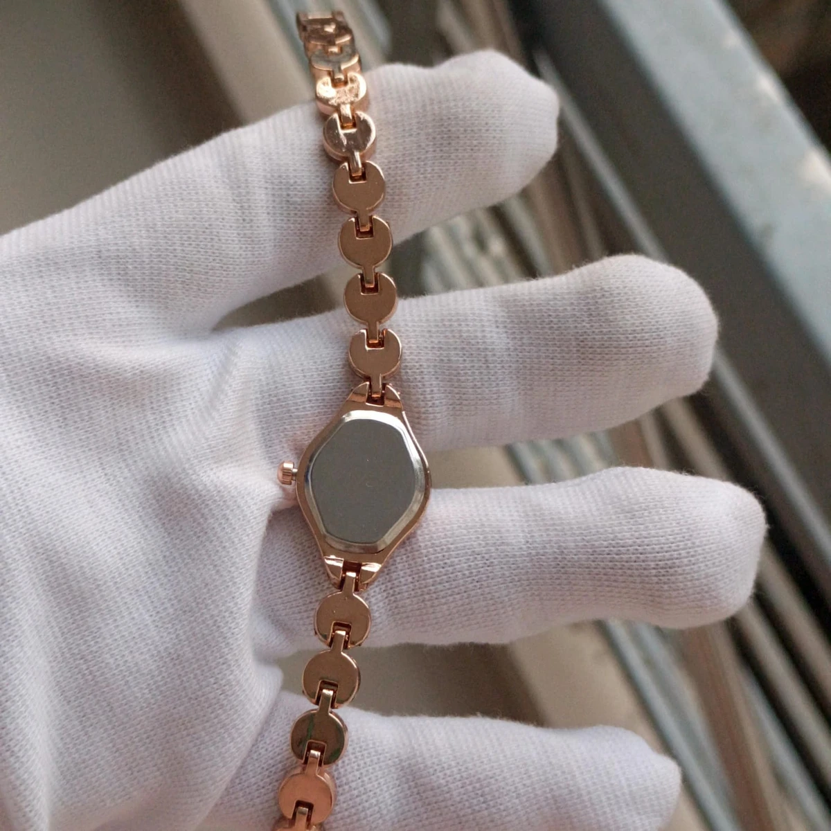 Luxury Ladis Watch Model 5590 Halka Rose Golden Colour Diaol Golden Watch Women