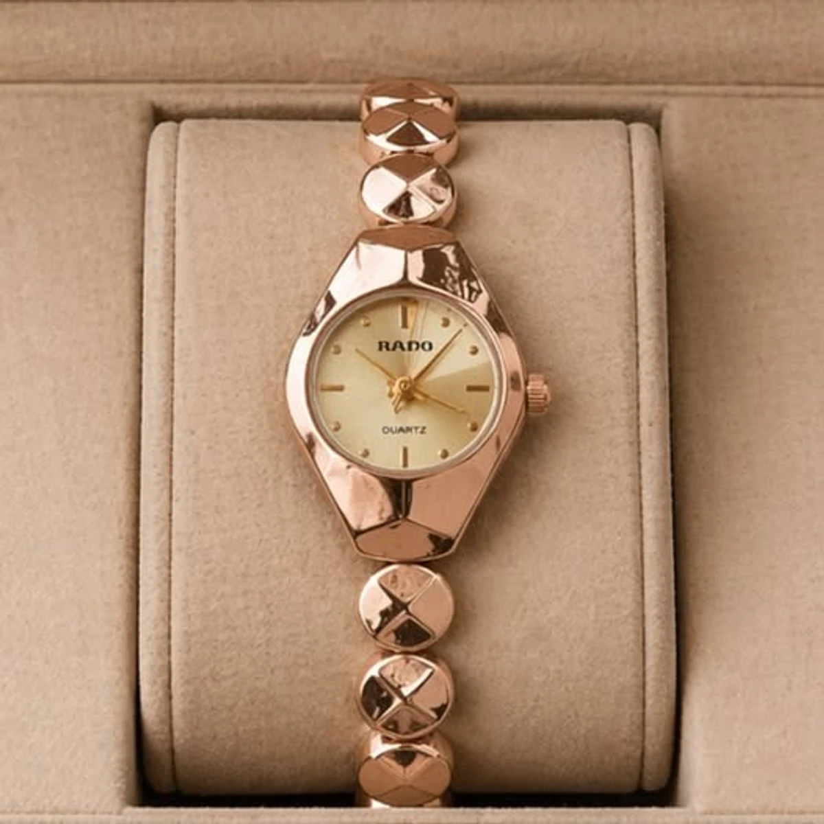 Luxury Ladis Watch Model 5590 Halka Rose Golden Colour Diaol Golden Watch Women