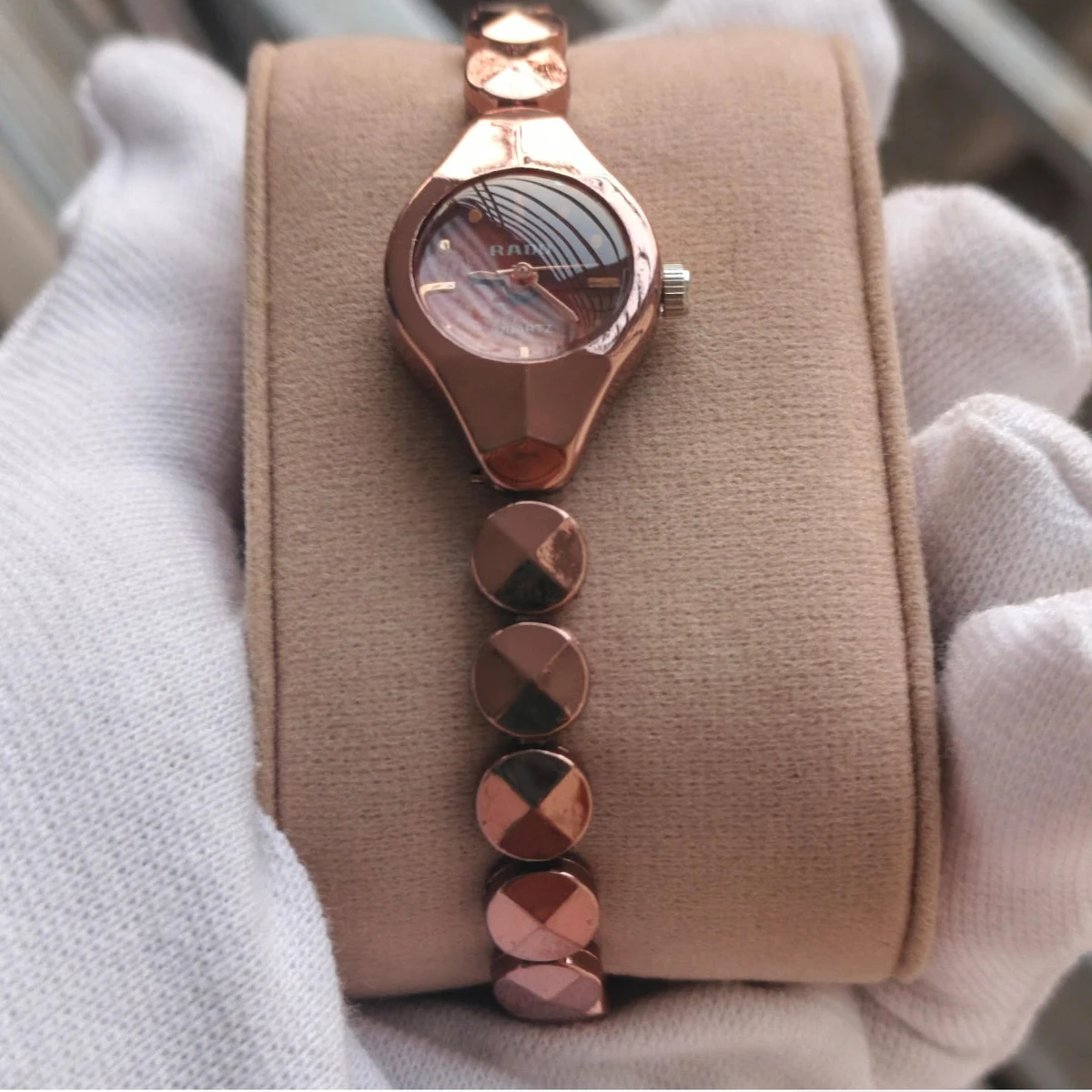 Luxury Ladis Watch Model 5590 Rose Golden Colour Watch Women