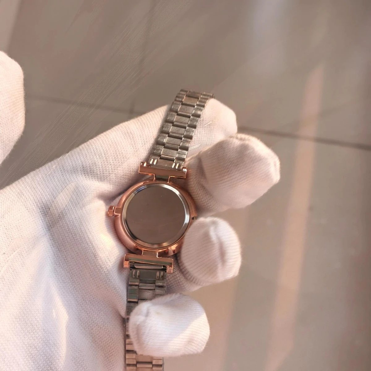 Curren Women Watch Model 9081 Silver Chain Round Rose Golden Dial White Colour Watch For Ladis